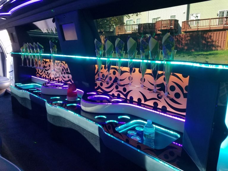 Lincoln Town Car Stretch Limo L-12 — gallery
