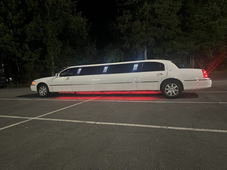 Lincoln Town Car Stretch Limo M-8 — gallery