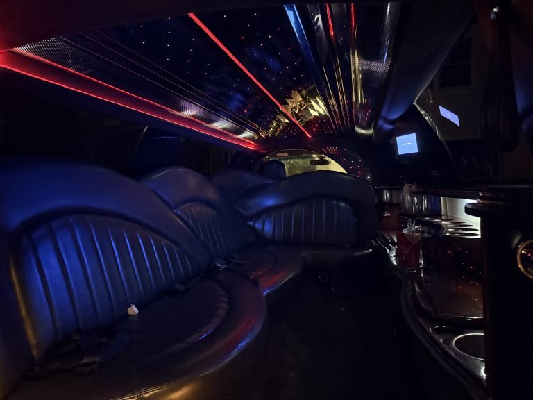 Lincoln Town Car Stretch Limo M-8 — gallery